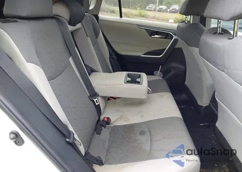 2021 Toyota Rav4 Xle z USA, uszkodzony, nr VIN 2T3W1RFV0MC117594